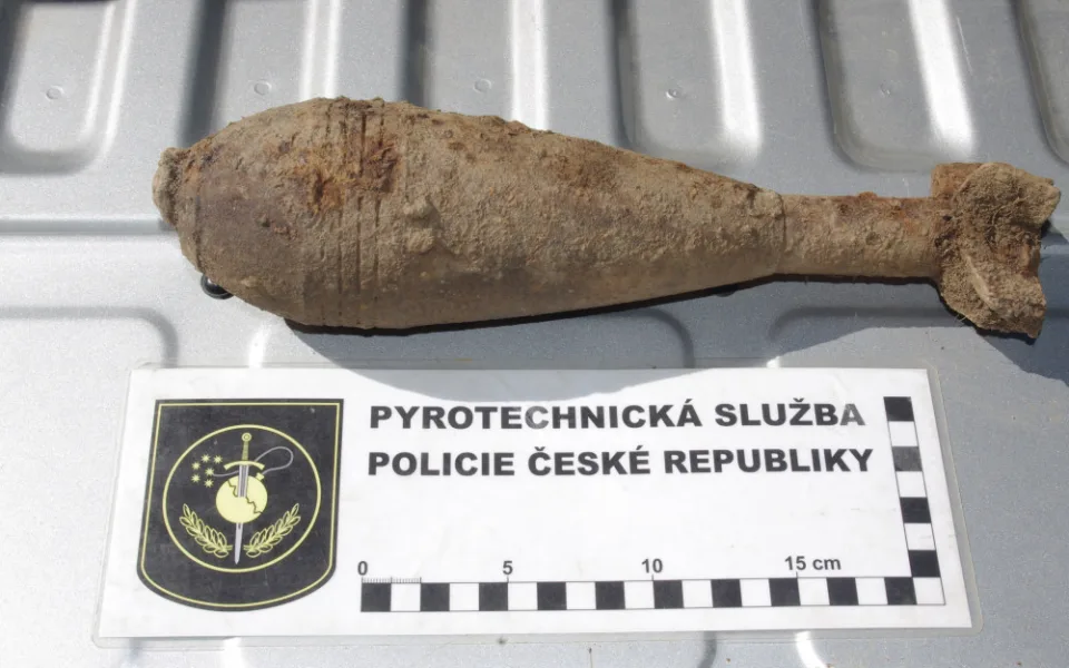 Takovou plodinu asi poli nečekal Zemědělec našel u Dobronína nevybuchlou dělostřeleckou minu