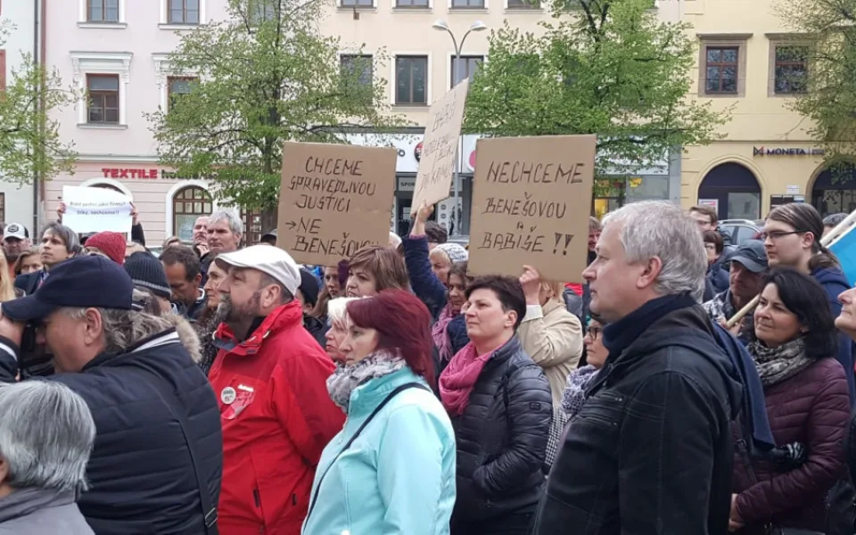 Nezávislost justice podpořili také lidé v Jihlavě. Připojili se k další stovce měst