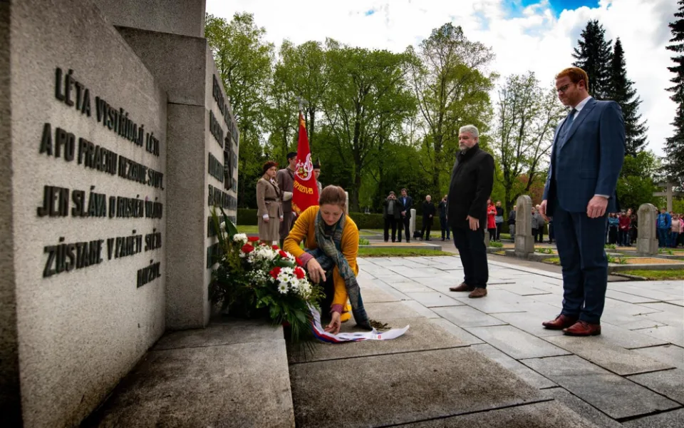 Jihlava na ústředním hřbitově uctila památku padlých vojáků