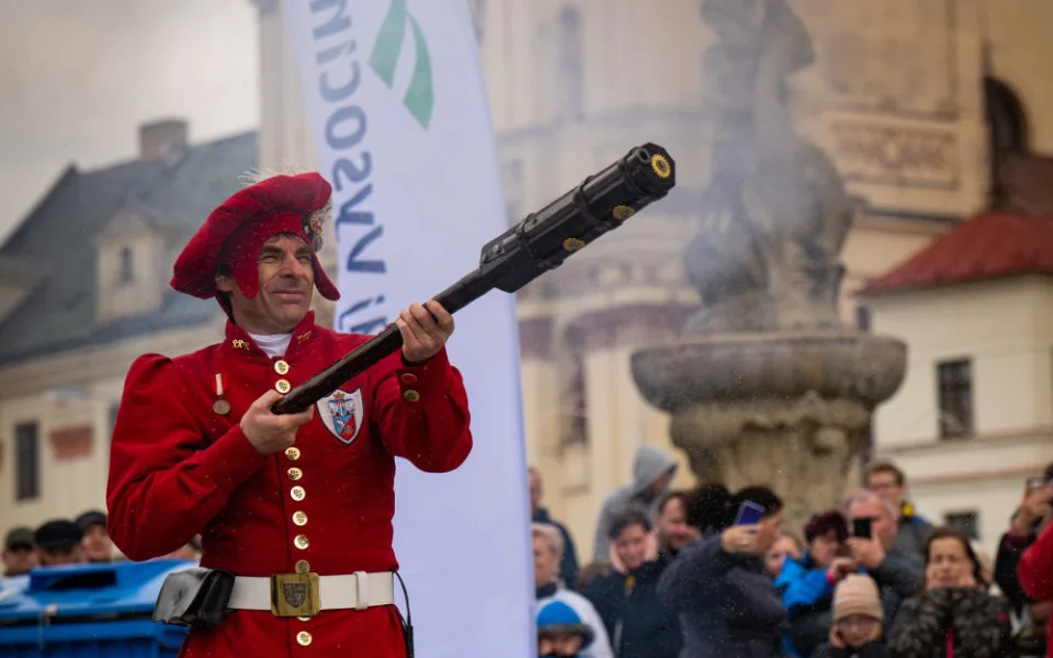 Jihlava zažila rekordní salvu z historických zbraní