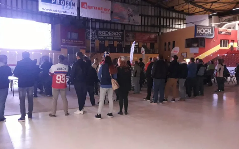 Velkoplošná projekce na Horáckém zimním stadionu i na hokejové semifinále
