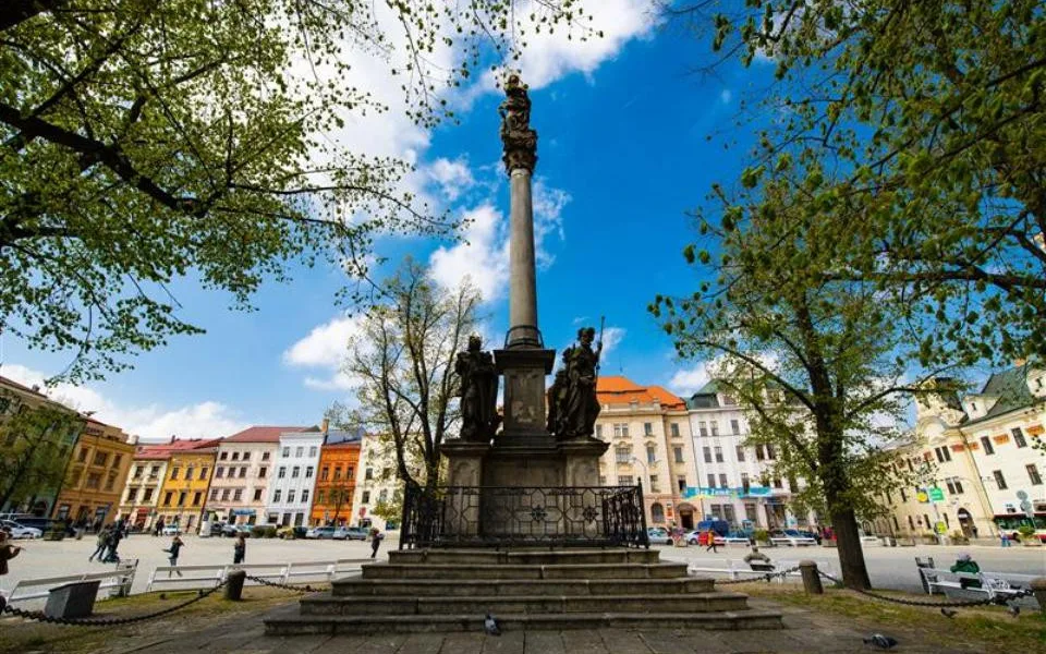 Jihlavský Mariánský sloup se nevyhne opravě. Během července se bude stavět lešení