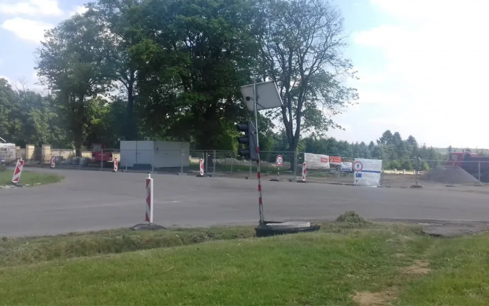U ústředního hřbitova se zase pracuje. Řidiči nové P+R parkoviště využijí v říjnu