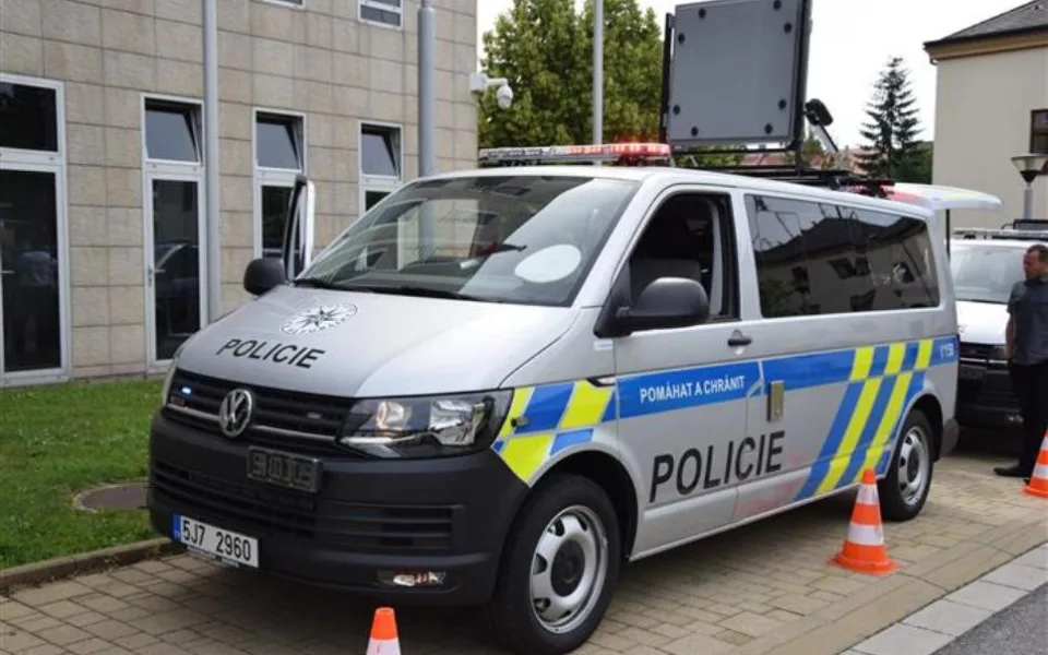 Policisté na Vysočině mají dvě nová vozidla. Budou s nimi kontrolovat bezpečnost i kamiony