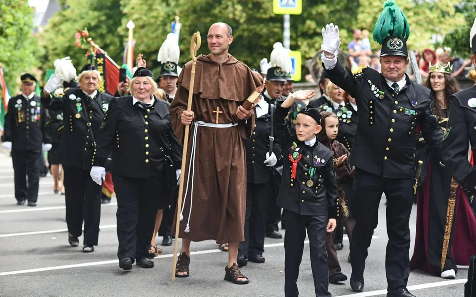 V sobotním průvodu šlo Jihlavou asi 1000 lidí, představilo se na padesát hornických spolků