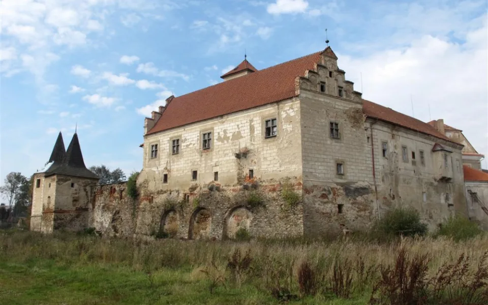 Zámek Červená Řečice je otevřený. Na podzim by měla začít jeho oprava