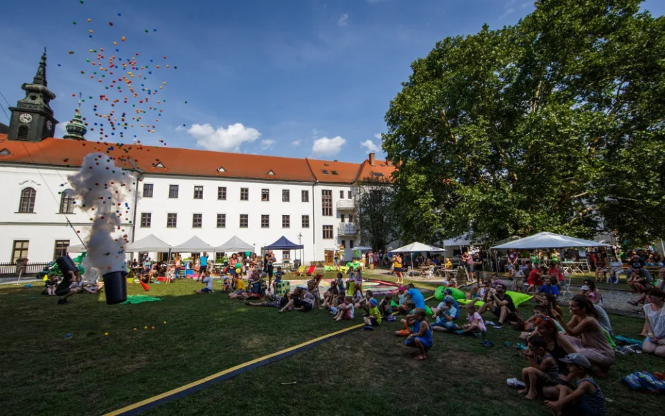Festival Mendel je... včelař opět zve na party. Lidé uvidí třeba i videomapping a uslyší koncerty