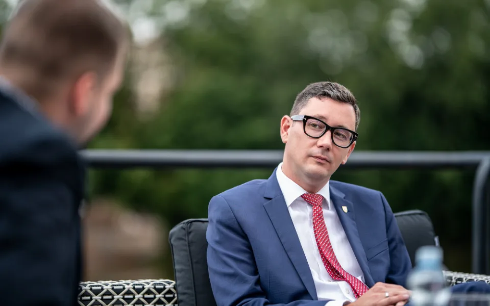 Milion chvilek považuji za parodii na Občanské fórum, říká mluvčí Jiří Ovčáček. Kandidaturu na prezidenta nevylučuje