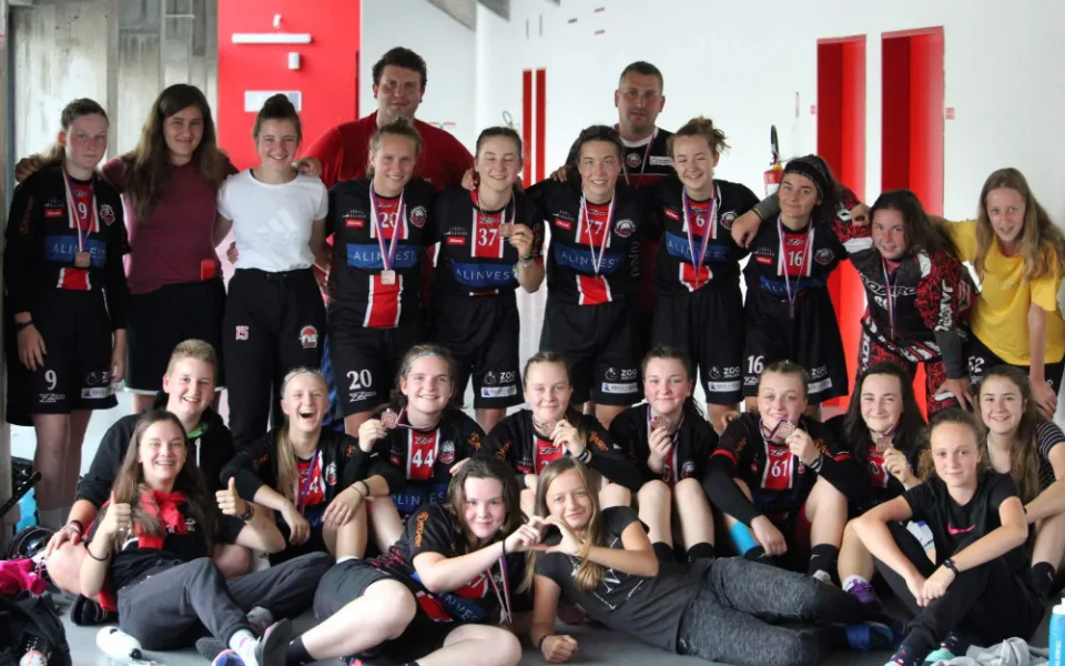 Juniorky FBŠ Jihlava zazářily na prestižním mezinárodním turnaji, vybojovaly historický bronz
