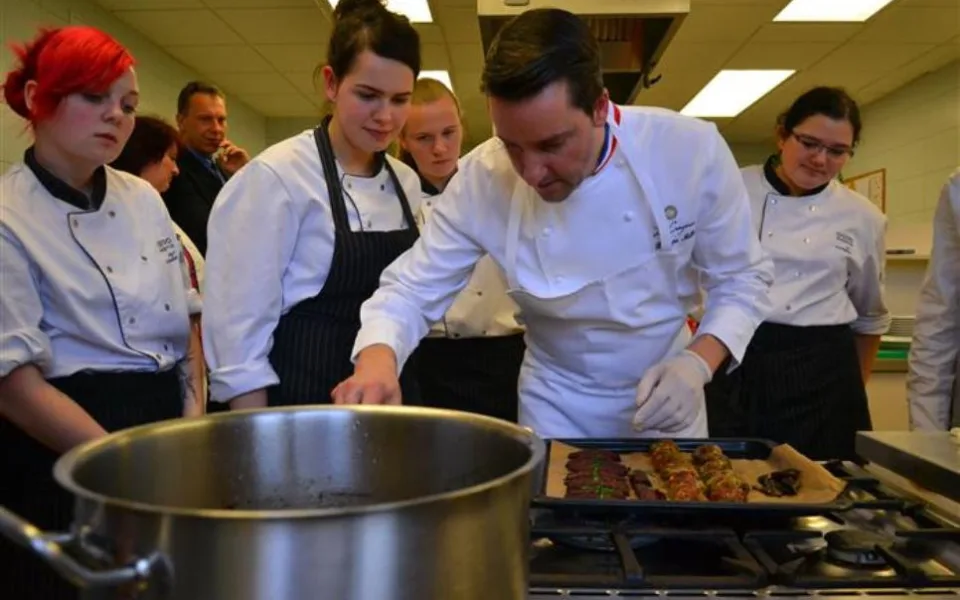 S šéfkuchařem Philippe Mille se české týmy potkali na jeho gastrosoutěži v Remeši, on sám v roce 2018 vařil společně s týmem Gastroakademie Kraje Vysočina na jihlavské střední škole služeb