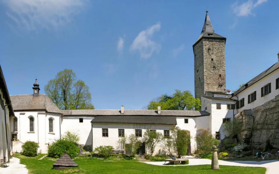 15043-hrad-rostejn-1200x900-e1492433766489