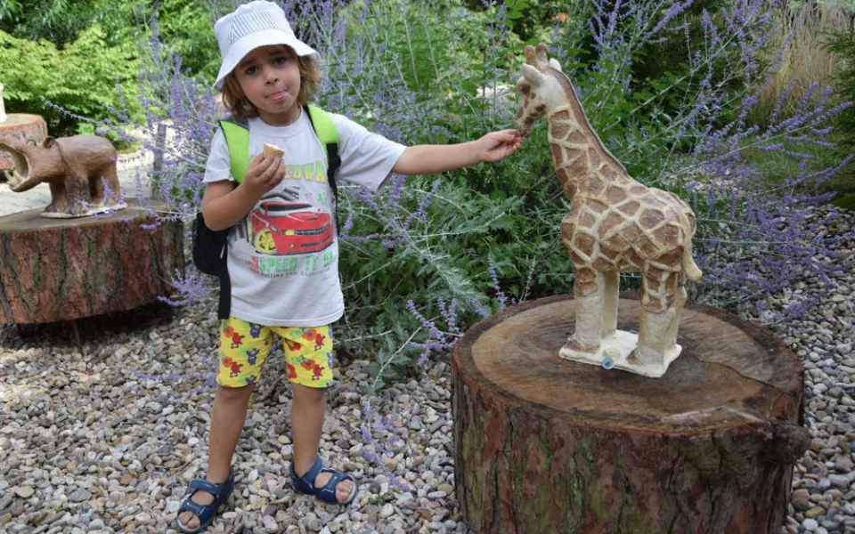 Jihlavská zoo hostí výstavu dvaceti zvířat z hlíny. Pochází z dílny Volšové ruce