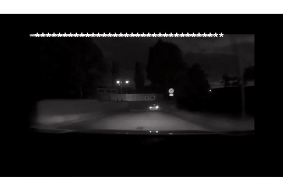 VIDEO: Opilý muž se zákazem řízení marně ujížděl policii, nevyšel ani pokus o výměnu se spolujezdkyní