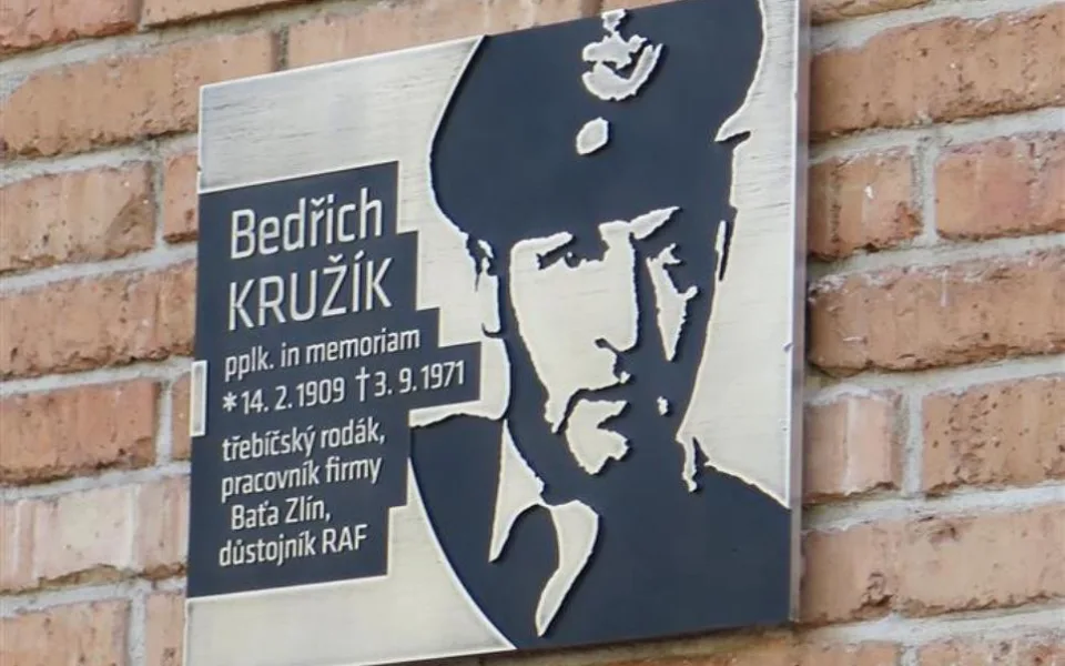 Válečný pilot a příslušník RAF Bedřich Kružík má v Třebíči pamětní desku