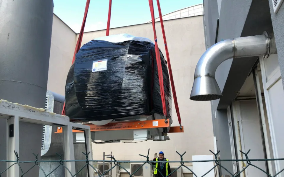V jihlavské nemocnici mění magnetickou rezonanci. Starý přístroj za 10 let vyšetřil tisíce pacientů