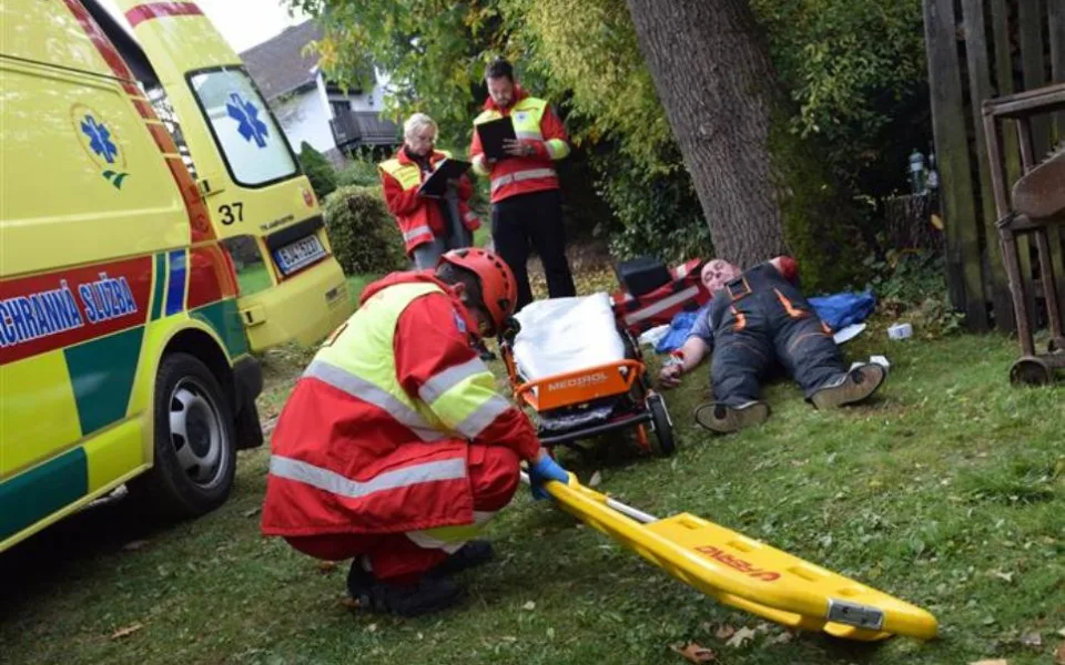 Předčasný porod a amputace končetiny. Záchranáři při cvičení zažívali perné chvíle