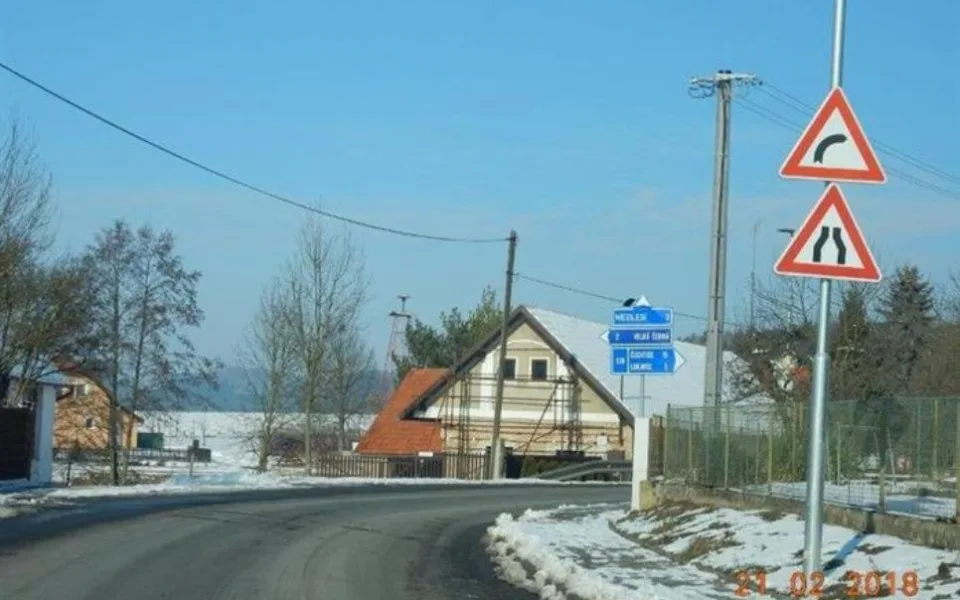 Záběr na obec z února 2018