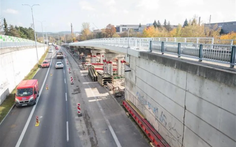 Most na silnici II/351 u nemocnice v Třebíči už slouží řidičům