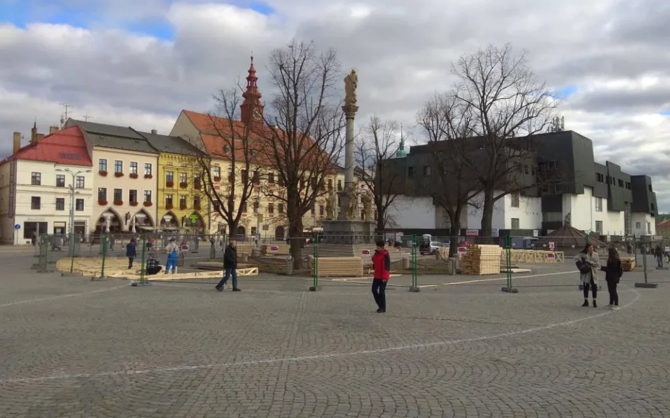 Přípravy na kluziště jsou v plném proudu