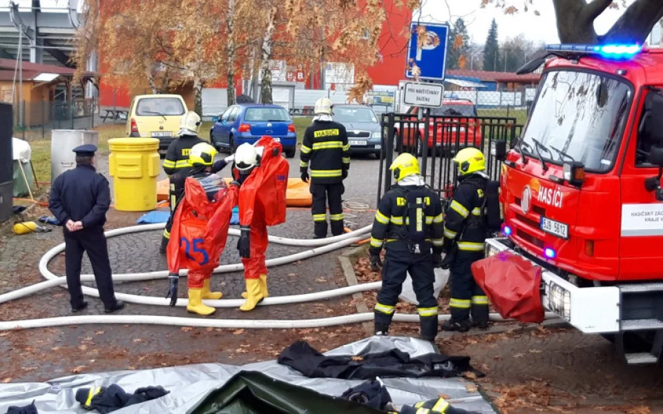 Záchranné složky nacvičovaly únik chlóru v jihlavském bazénu Evžena Rošického