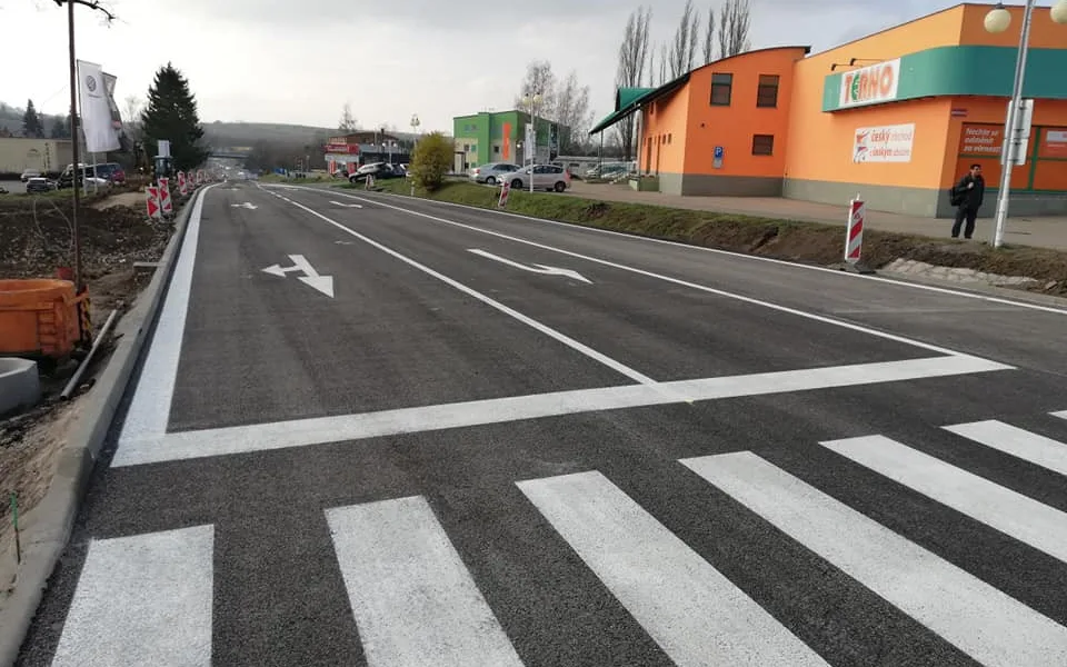 Opravovaná křižovatka nedaleko jihlavského hřbitova už je zase průjezdná