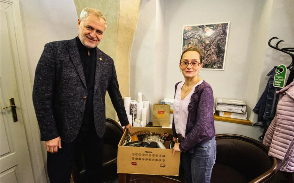 Z Jihlavy do Afriky letos poputuje 640 kusů brýlí. Vybralo se o 200 kusů víc než vloni