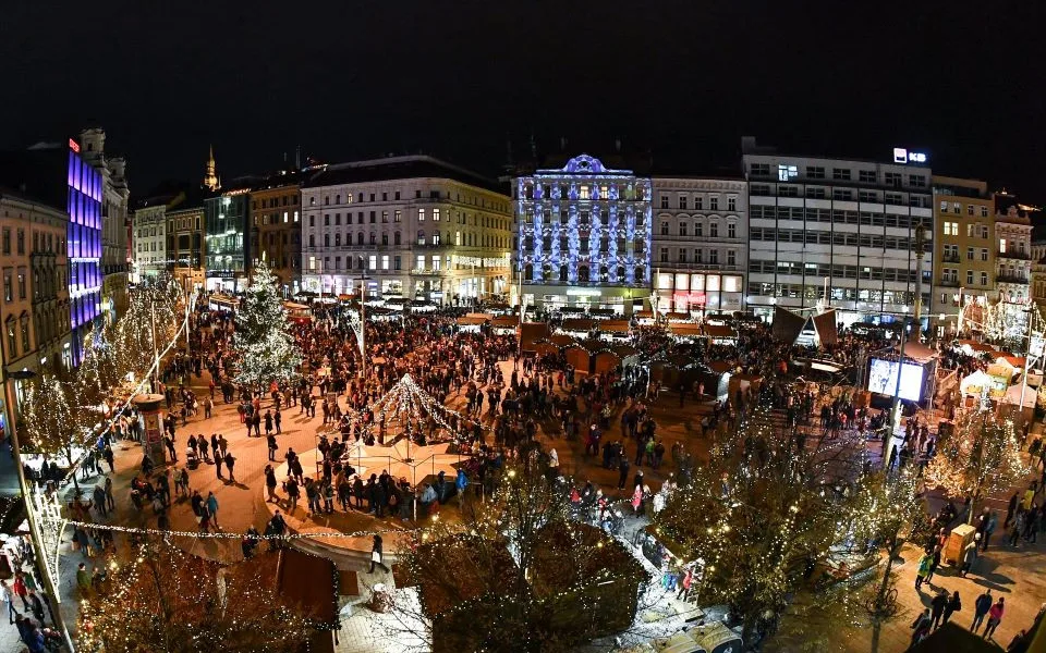 Oblíbené brněnské vánoční trhy na přání Brňanů i turistů prodlužují svou otvírací dobu až do ledna