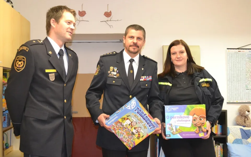 Dobrovolní hasiči z Ledče vypomohli Ježíškovi. Díky nim se dětem splní vánoční přání