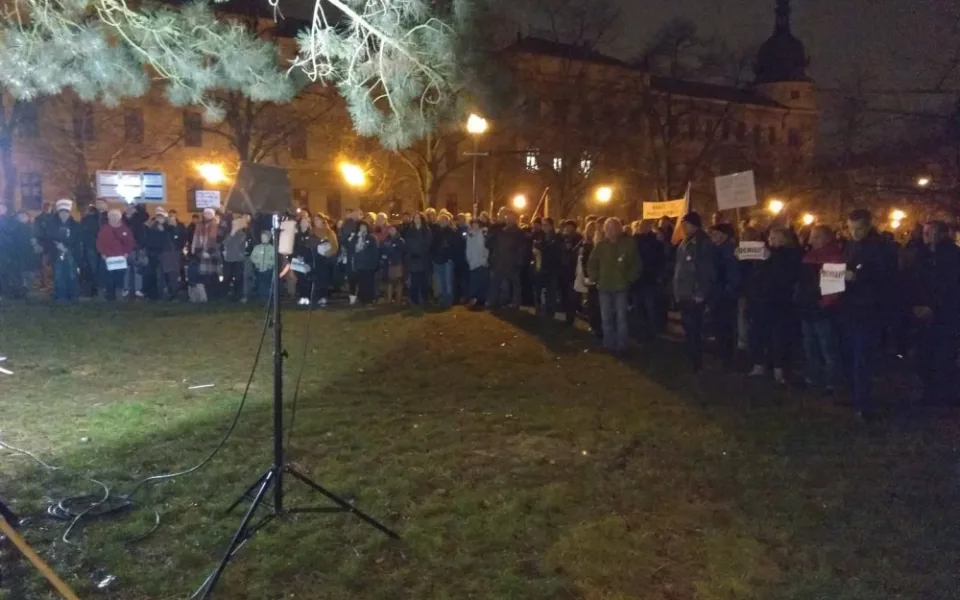 Demisi! V Jihlavě protestovaly stovky lidí proti premiéru Babišovi