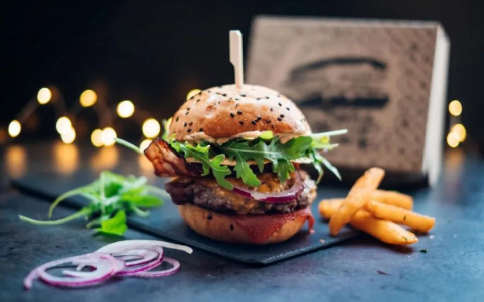 Šťavnaté burgery a neodolatelná pizza dobývají Jihlavu! 