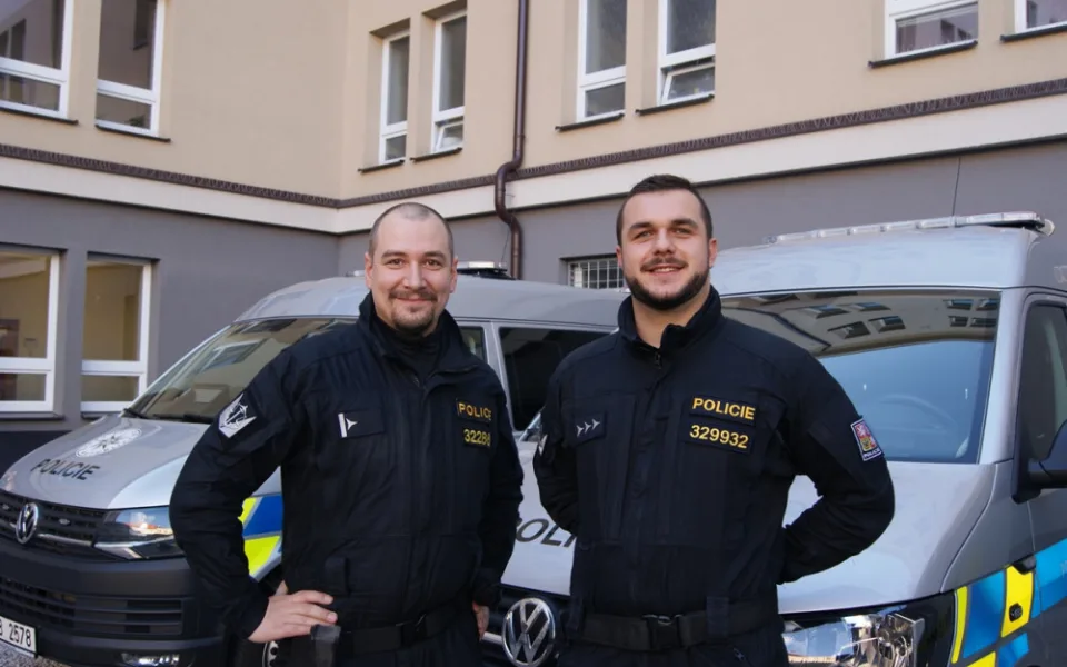 Požár ubytovny v Jihlavě: Na místě byli jako první dva policisté. Evakuovali lidi a poskytli první pomoc