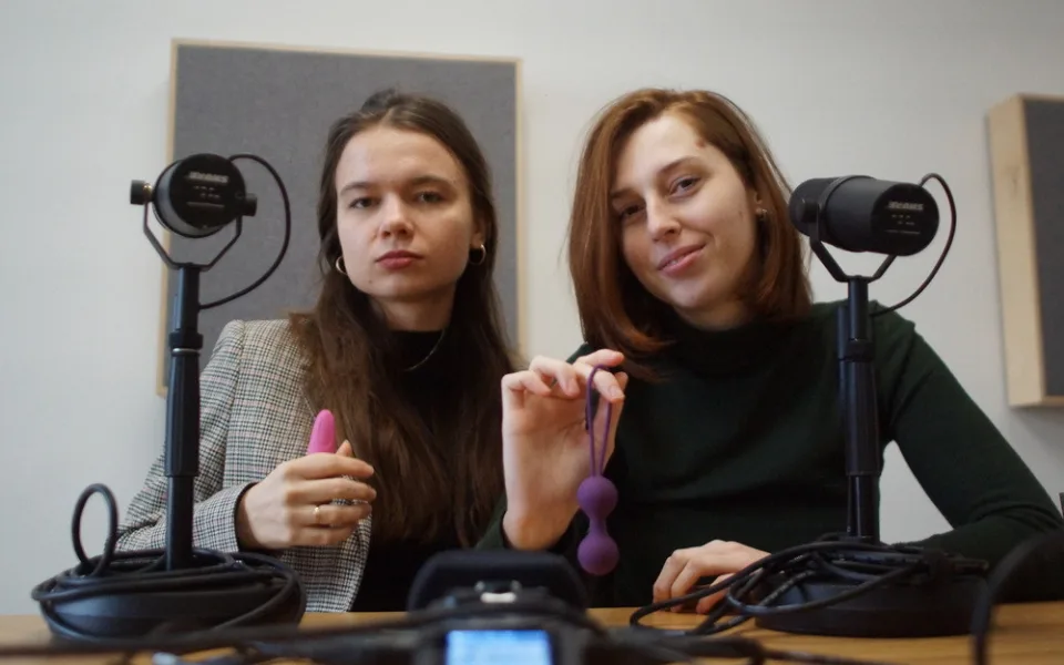 Zuzana (vlevo) a Terezie, autorky podcastu Vyhonit ďábla