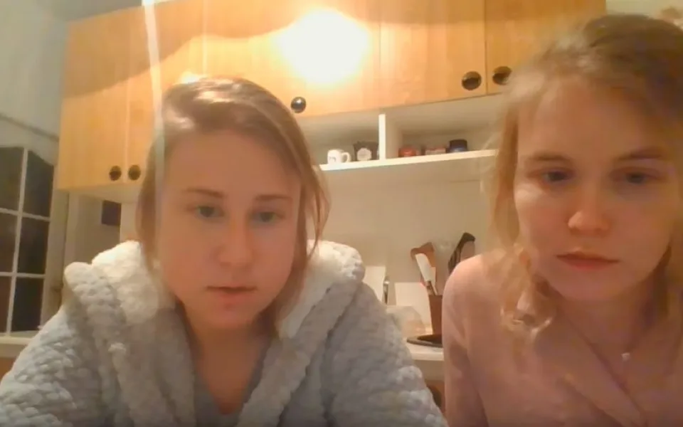 VIDEO: Doktorka mi řekla, že mám koronavirus. Podívejte se na výpověď dvou nakažených