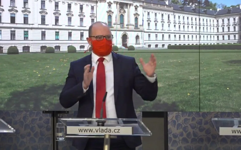 Děti by se mohly do škol vrátit v druhé polovině května, letní prázdniny přerušeny nebudou