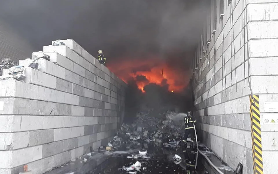Požár v Enviropolu byl úplně zlikvidován až v sobotu brzy ráno. Způsobil škodu za 5 milionů