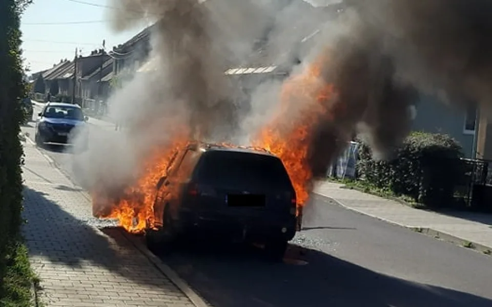 Na ulici Nová v Třebíči hořelo osobní auto