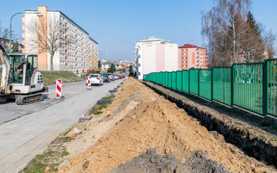 V Jihlavě se opravují chodníky, dočkají se obyvatelé Březinek a Na Slunci