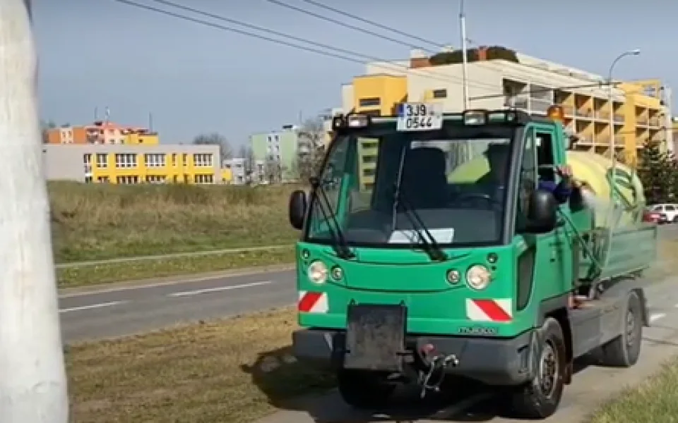 V krajském městě se každý den zalévá zeleň. Voda se bere z řeky Jihlavy