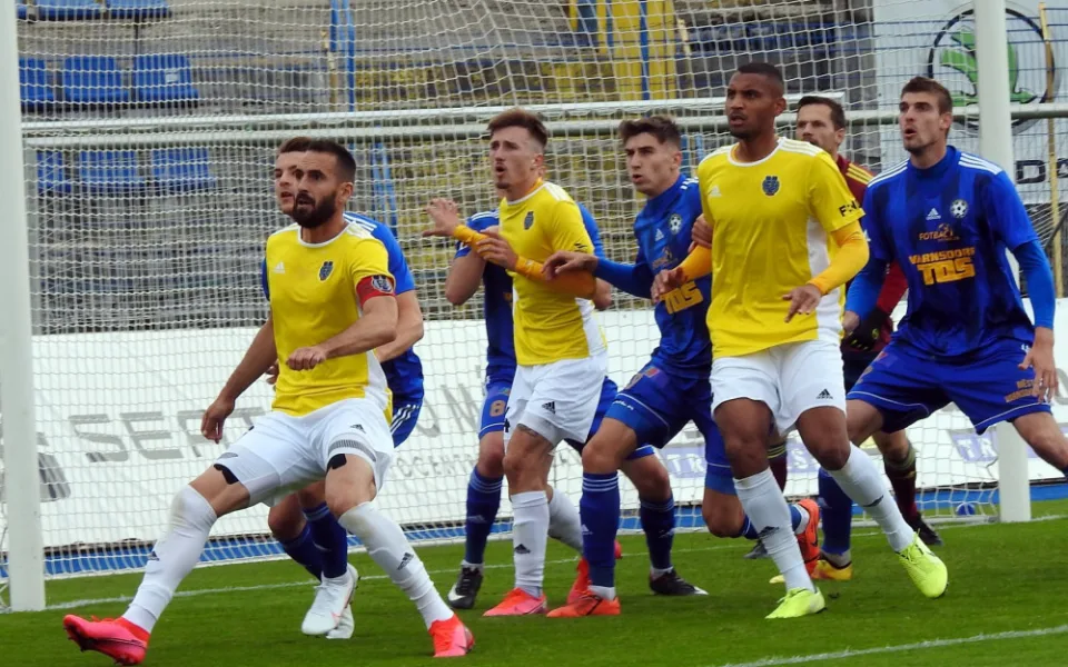 Tak tohle se nepovedlo. Vysočina doma poprvé prohrála, Varnsdorfu podlehla 1:2