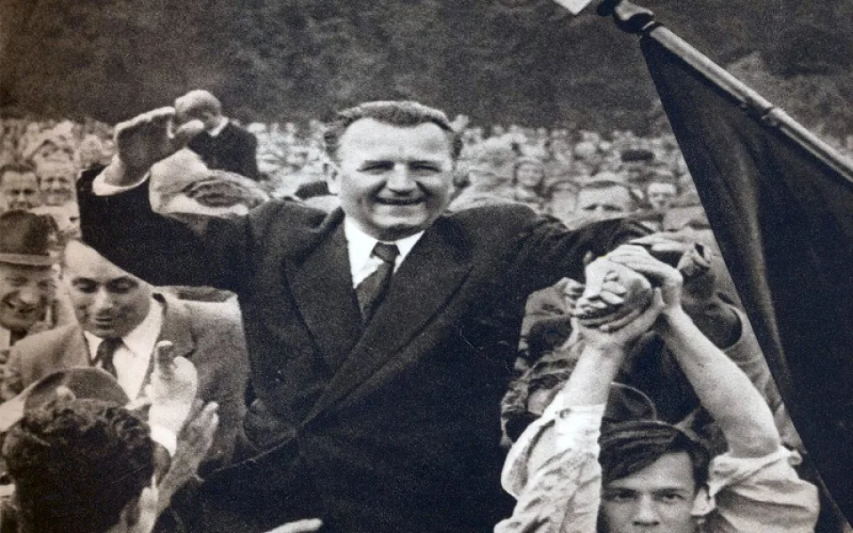 Nové Město odejmulo čestné občanství Klementu Gottwaldovi. Pro návrh byli všichni zastupitelé