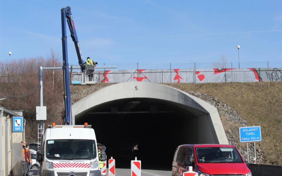 Instalace měřícího zařízení v Jihlavském tunelu