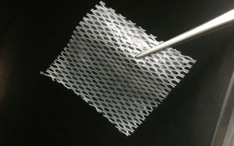 Vědci z Brna vyvinuli unikátní náplast, která pacientům pomůže zahojit chronické rány