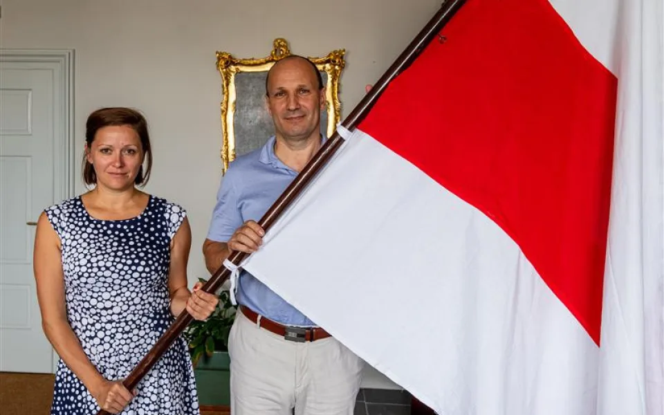 Na jihlavské radnici visí běloruská vlajka. Jsme pro nové volby, zní od vedení města