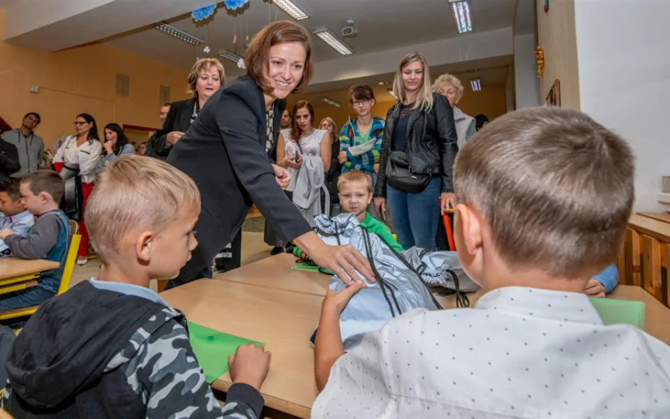 Školní rok začal. Primátorka Jihlavy Koubová přivítala prvňáčky na ZŠ Kollárova