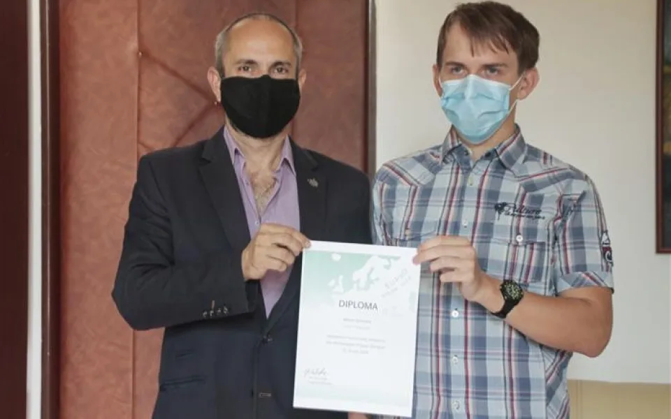 (zleva) Ředitel Gymnázia Jihlava Pavel Suk a Martin Schmied