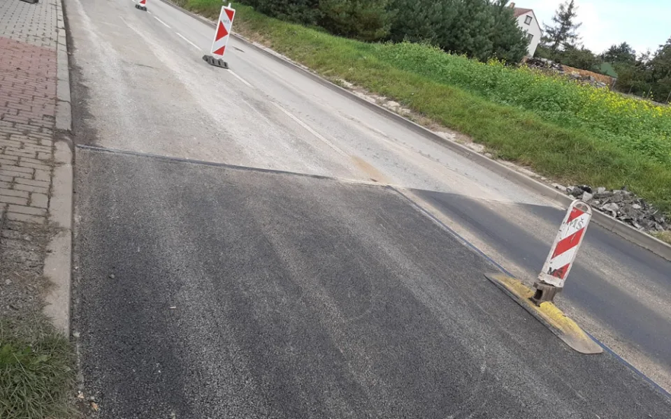 Oprava úseku na silnici I/23 spěje do finále. V neděli večer bude hotovo