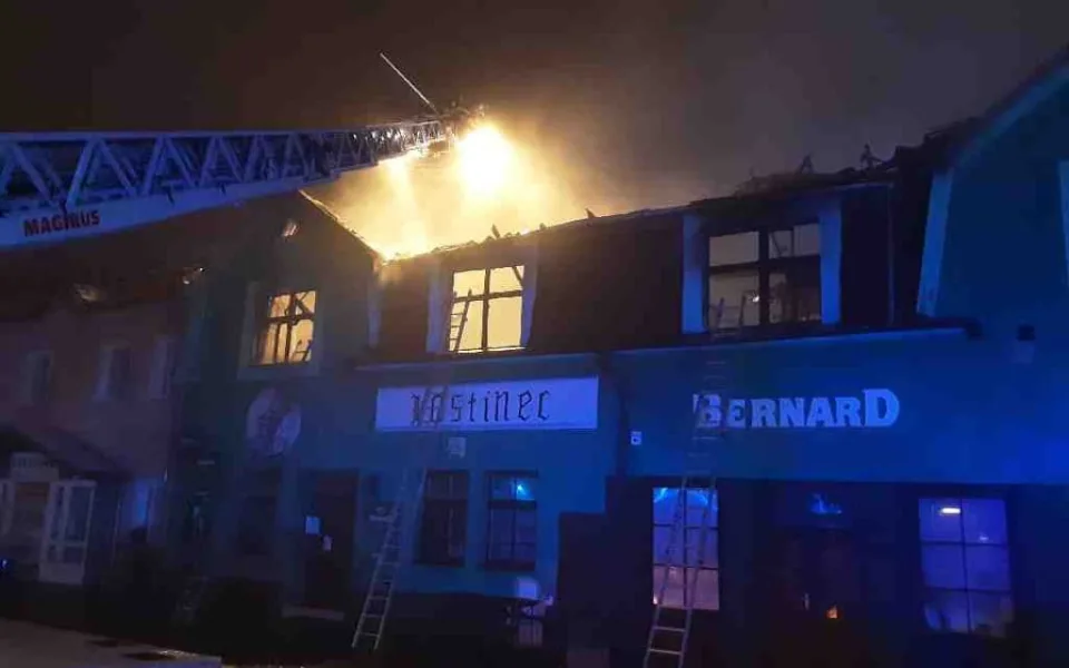 Noční požár restaurace v Novém Veselí za sebou zanechal škodu 2,5 milionu korun