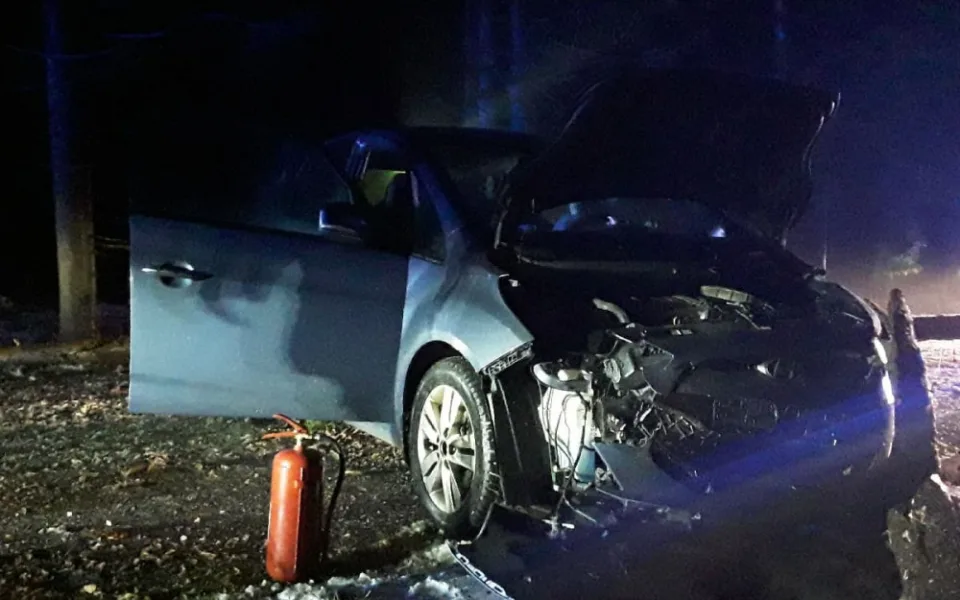 Skoro sto výjezdů kvůli počasí za 24 hodin. Řidič na Jihlavsku narazil do spadlého stromu