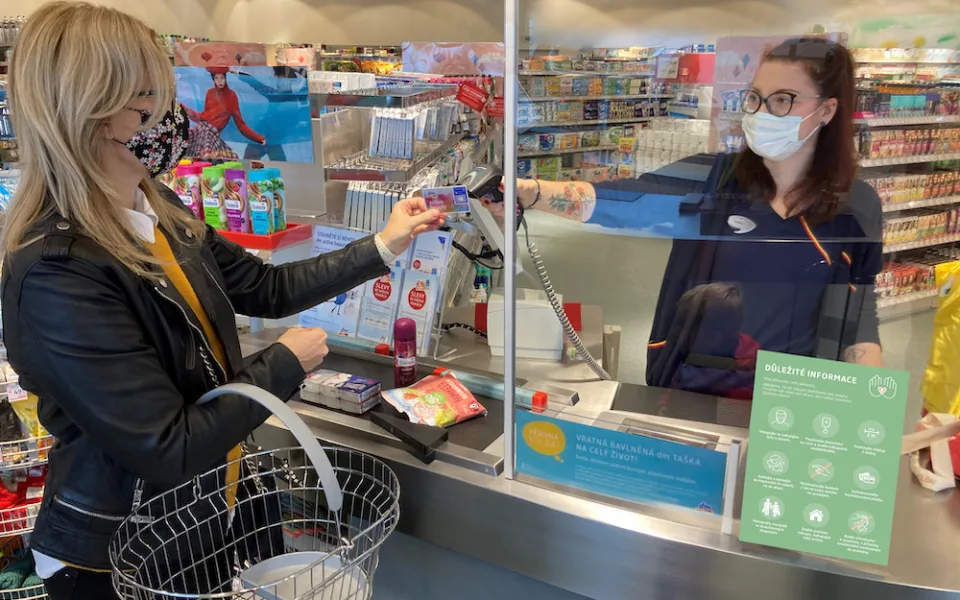 istopad v dm drogerii ve znamení dobrých skutků. Akce Giving Friday vynesla potřebným tři miliony
