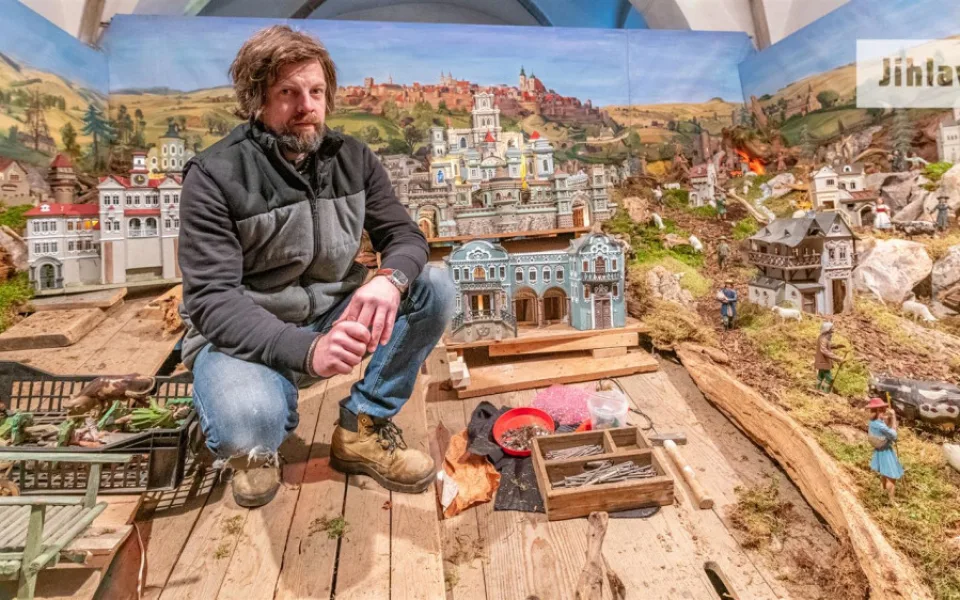 Vánoce v jihlavském kostele. Na Štědrý den se lidem ukáže ručně vyřezávaný betlém